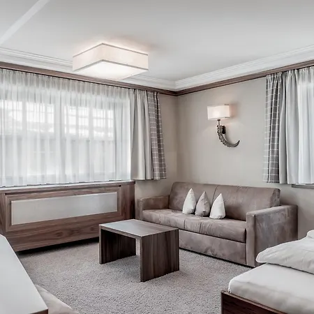 Garni Caroline Otel 4*