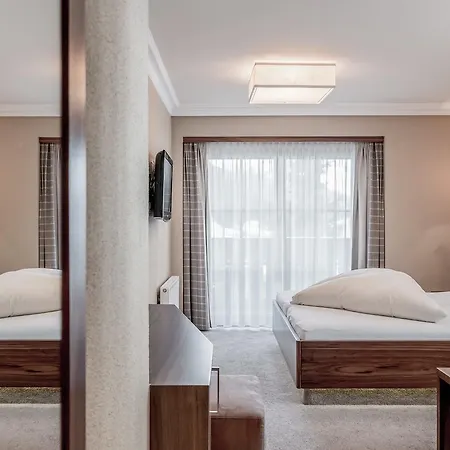 Otel Garni Caroline 4*